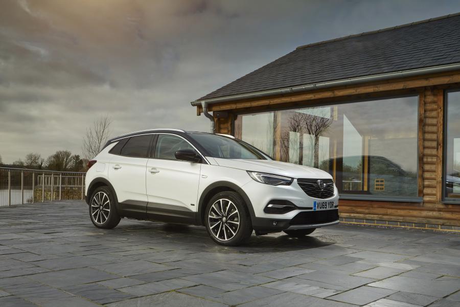  Vauxhall Grandland X Hybrid4 2020 года  (фото 23 из 40)